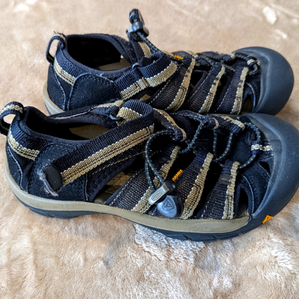 Keen hiking sandals/water shoes kids 2